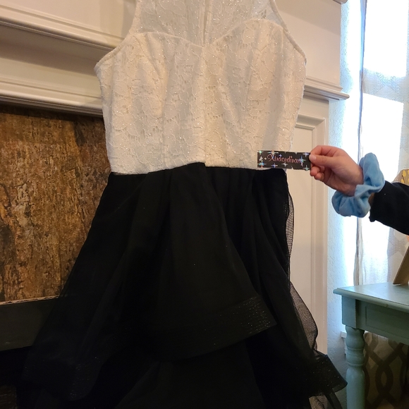 Sweetheart bodice semi formal - Picture 3 of 3